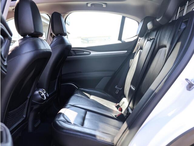 Alfa Romeo Stelvio 2.2d Super | Pano-dak | Lederen bekleding | Schakelflippers | NL Auto |