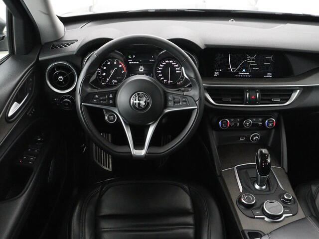 Alfa Romeo Stelvio 2.0 T AWD First Edition | Panoramadak | Adaptive cruise | Leder | Stoel & stuurverwarming | Bi-Xenon | Camera | 20'' | Navigatie | Trekhaak | Side Assist | Keyless | Climate control | Origineel NL