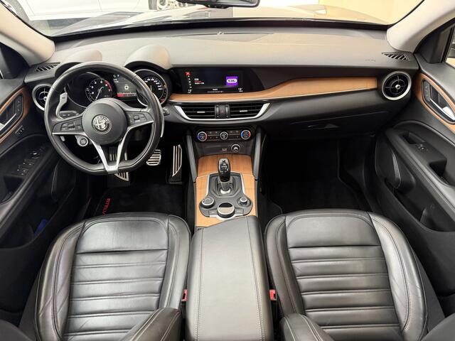 Alfa Romeo Stelvio 2.0 T AWD Super, 280Pk, 2017, 2de eigenaar, Panoramadak, Volledig leder, 20" velgen, Camera, Stoelverwarming, Cruise control, Xenon koplampen, Schakelflippers,