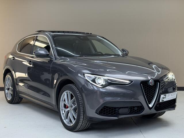 Alfa Romeo Stelvio 2.0 T AWD Super, 280Pk, 2017, 2de eigenaar, Panoramadak, Volledig leder, 20" velgen, Camera, Stoelverwarming, Cruise control, Xenon koplampen, Schakelflippers,