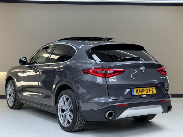Alfa Romeo Stelvio 2.0 T AWD Super, 280Pk, 2017, 2de eigenaar, Panoramadak, Volledig leder, 20" velgen, Camera, Stoelverwarming, Cruise control, Xenon koplampen, Schakelflippers,