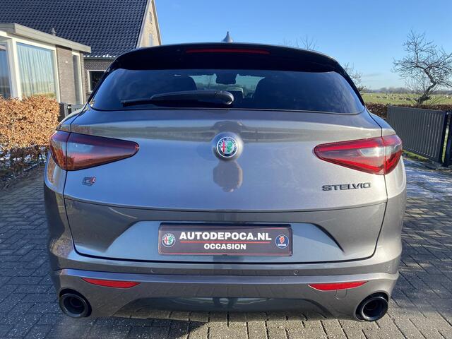 Alfa Romeo Stelvio 2.0 T AWD Veloce Panorama dak - Grigio Vesuvio - Veloce stoelen