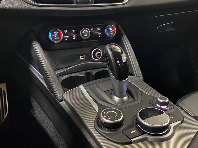 Alfa Romeo Stelvio 2.0 T AWD Super Q4 PackVeloce Trekhaak Camera Navigatie Volleer El.verst+Memo 18inch Keyless Rijstrook+Dodehoeksensor Privacyglas
