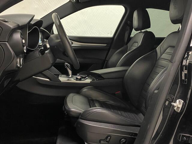 Alfa Romeo Stelvio 2.0 T AWD Super Q4 PackVeloce Trekhaak Camera Navigatie Volleer El.verst+Memo 18inch Keyless Rijstrook+Dodehoeksensor Privacyglas