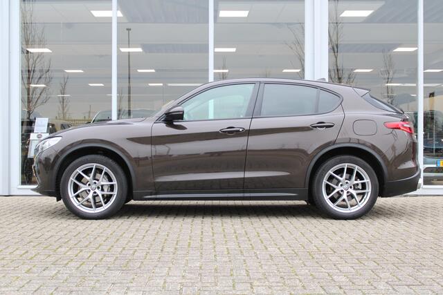 Alfa Romeo Stelvio 2.0 T AWD Super | Navigatie | Afneembare Trekhaak | 20" Lichtmetalen Velgen | Achteruitrijcamera