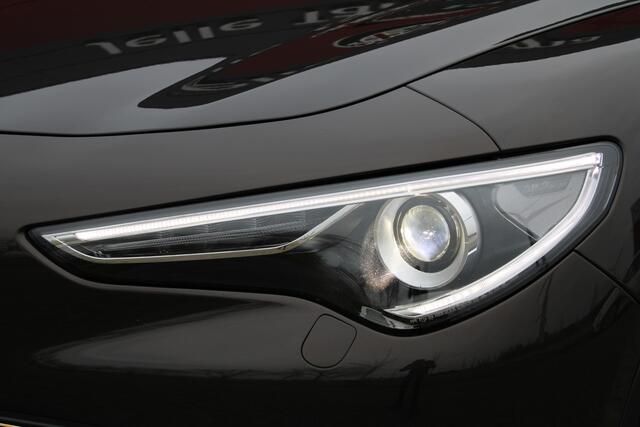 Alfa Romeo Stelvio 2.0 T AWD Super | Navigatie | Afneembare Trekhaak | 20" Lichtmetalen Velgen | Achteruitrijcamera
