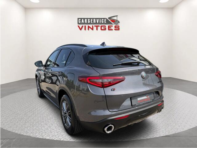 Alfa Romeo Stelvio 2.0 T AWD | 200 pk | Adaptive Cruise | Camera | Trekhaak | Winter- & Zomerset