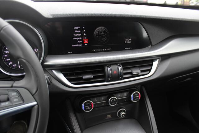 Alfa Romeo Stelvio 2.0 T AWD B-Tech / Panoramadak / Camera / Leder / 19'' / CarPlay / Harman Kardon / Navigatie / Stoel+Stuurverwarming / DAB / Dodehoek / Cruise Control