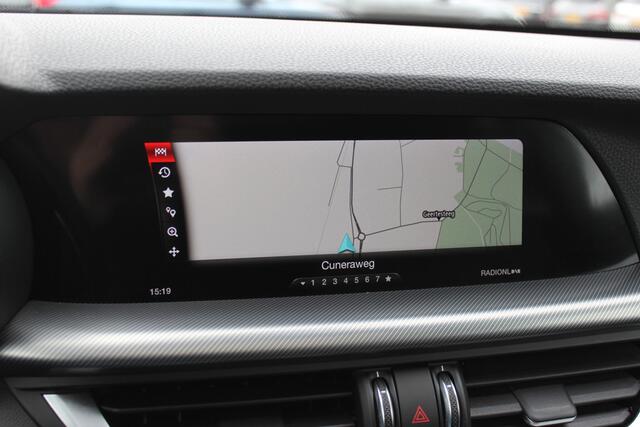 Alfa Romeo Stelvio 2.0 T AWD B-Tech / Panoramadak / Camera / Leder / 19'' / CarPlay / Harman Kardon / Navigatie / Stoel+Stuurverwarming / DAB / Dodehoek / Cruise Control