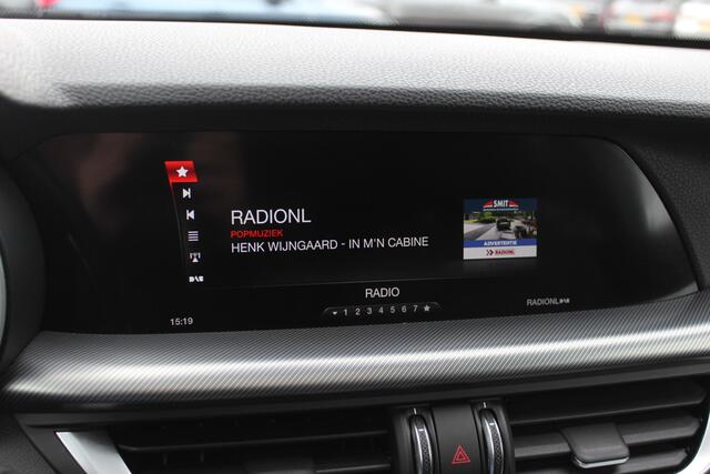 Alfa Romeo Stelvio 2.0 T AWD B-Tech / Panoramadak / Camera / Leder / 19'' / CarPlay / Harman Kardon / Navigatie / Stoel+Stuurverwarming / DAB / Dodehoek / Cruise Control