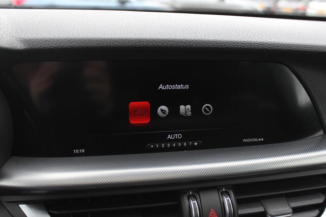 Alfa Romeo Stelvio 2.0 T AWD B-Tech / Panoramadak / Camera / Leder / 19'' / CarPlay / Harman Kardon / Navigatie / Stoel+Stuurverwarming / DAB / Dodehoek / Cruise Control
