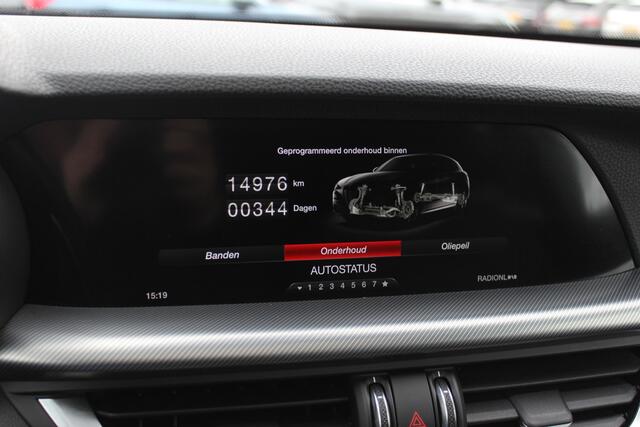 Alfa Romeo Stelvio 2.0 T AWD B-Tech / Panoramadak / Camera / Leder / 19'' / CarPlay / Harman Kardon / Navigatie / Stoel+Stuurverwarming / DAB / Dodehoek / Cruise Control