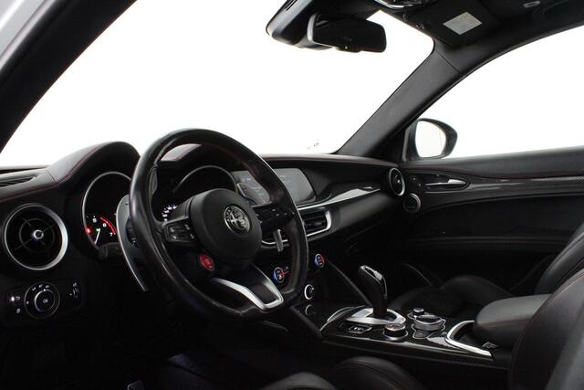 Alfa Romeo Stelvio 2.0 T AWD Veloce > 280pk/Akrapovic/Pano.schuif/21Inch Turismo/Trekhaak...