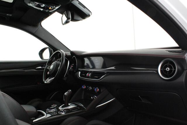 Alfa Romeo Stelvio 2.0 T AWD Veloce > 280pk/Akrapovic/Pano.schuif/21Inch Turismo/Trekhaak...