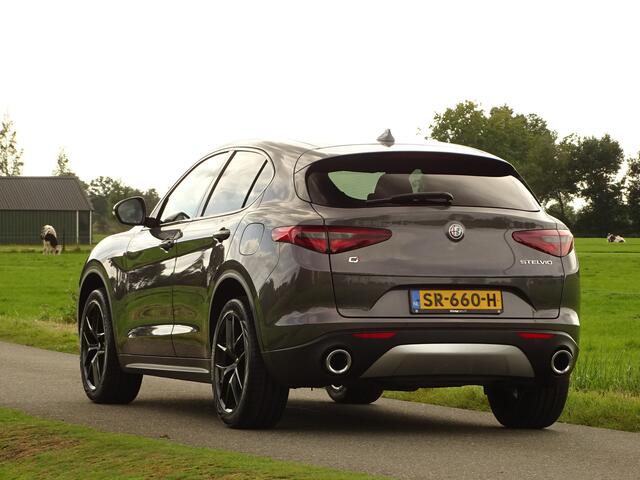 Alfa Romeo Stelvio 2.0 T AWD Velocest. | Carplay!! | Flippers | Uniek-netjes!