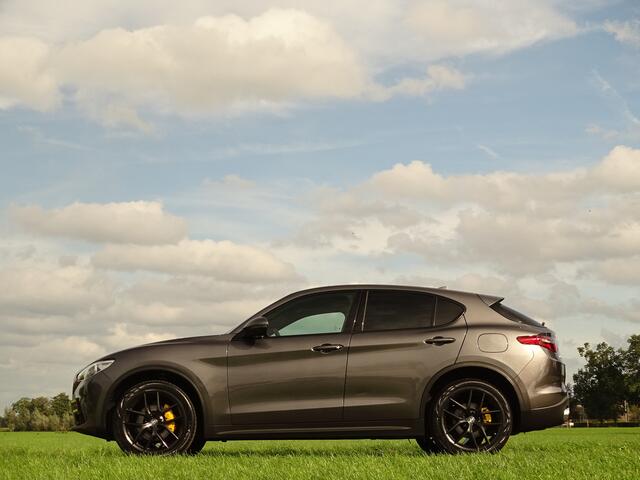 Alfa Romeo Stelvio 2.0 T AWD Velocest. | Carplay!! | Flippers | Uniek-netjes! | Donkere hemelbekl.
