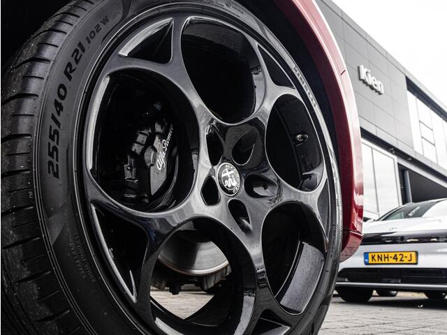 Alfa Romeo Stelvio 2.0 T AWD Estrema | Pano | Quadrifoglio Carbon interieur + Exterieur | 21"velgen | Elektrische stoelen + Memory |