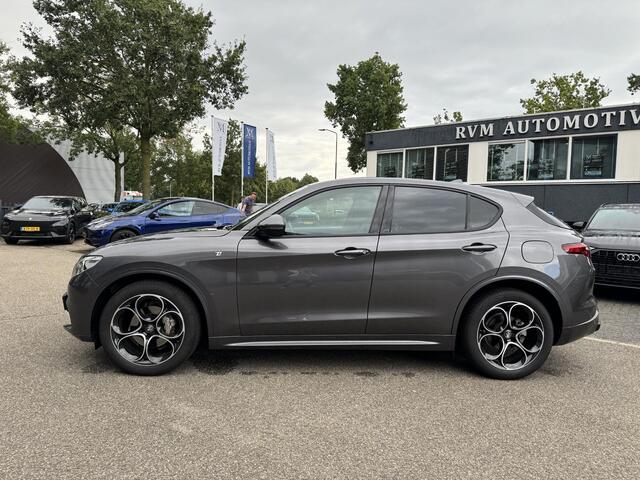 Alfa Romeo Stelvio 2.2 JTD AWD Veloce Automaat | VAN: € 34.900- VOOR: € 32.877,- UW HERFSTVOORDEEL: € 2.023,- | CAMERA| STOEL + STUURVERWARMING + MEMORY| KEY LESS ENTRY | LEDER | ADAPT. CRUISE CONTROL | 12 MND BOVAG GARANTIE