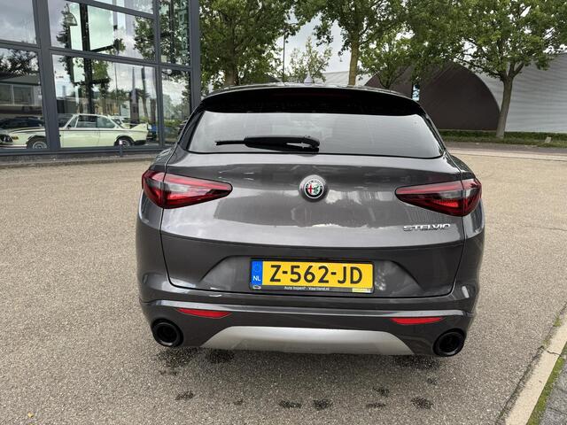 Alfa Romeo Stelvio 2.2 JTD AWD Veloce Automaat | VAN: € 34.900- VOOR: € 32.877,- UW HERFSTVOORDEEL: € 2.023,- | CAMERA| STOEL + STUURVERWARMING + MEMORY| KEY LESS ENTRY | LEDER | ADAPT. CRUISE CONTROL | 12 MND BOVAG GARANTIE