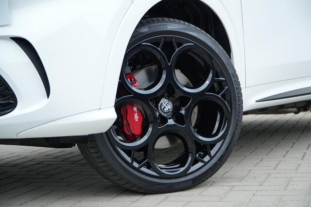 Alfa Romeo Tonale 1.3T PHEV 280 PK Tributo | Leder | Black Pack | 20"