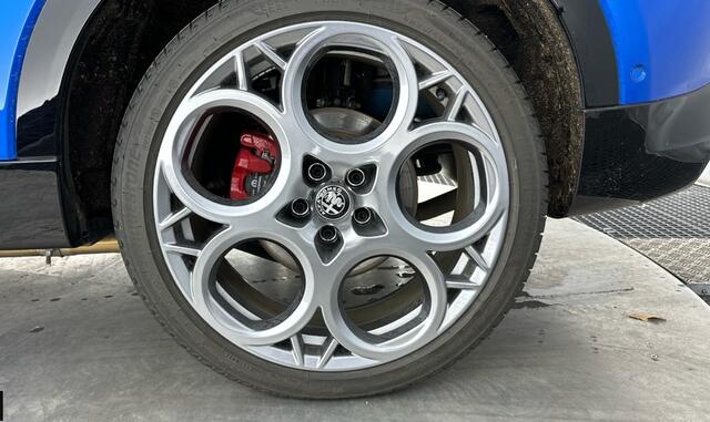 Alfa Romeo Tonale 1.3T PHEV Veloce Q4 Plug in /Leder/Pano Dak/Stoel en stuurverwarming/Stoel koeling.