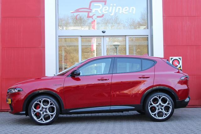 Alfa Romeo Tonale 1.5T 160PK HYbrid VELOCE | LEDEREN BEKLEDING | VOORSTOELEN / STUUR VERWARMD | VOORSTOELEN GEVENTILEERD | VOORSTOELEN ELEKTRISCH VERSTELBAAR MET GEHEUGEN FUNCTIE | HARMAN CARDON PREMIUM AUDIO | APPLE CARPLAY / ANDROID AUTO | 360° CAMERA | DODEHOEK DETECTI