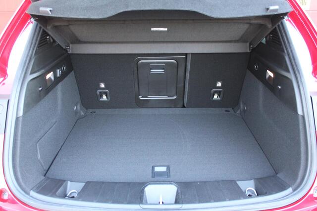 Alfa Romeo Tonale 1.5T 160PK HYbrid VELOCE | LEDEREN BEKLEDING | VOORSTOELEN / STUUR VERWARMD | VOORSTOELEN GEVENTILEERD | VOORSTOELEN ELEKTRISCH VERSTELBAAR MET GEHEUGEN FUNCTIE | HARMAN CARDON PREMIUM AUDIO | APPLE CARPLAY / ANDROID AUTO | 360° CAMERA | DODEHOEK DETECTI