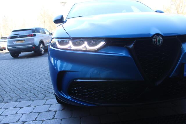 Alfa Romeo Tonale 1.5T 130PK Hybrid Speciale | NAVIGATIE | ELEKTRISCH BEDIENBARE ACHTERKLEP | APPLE CARPLAY / ANDROID AUTO | ACHTERUITRIJCAMERA | 20"INCH LICHTMETALEN VELGEN | ADAPTIVE CRUISE CONTROL | KEYLESS ENTRY / START | DRAADLOZE TELEFOONLADER | SFEER VERLICHTING | 