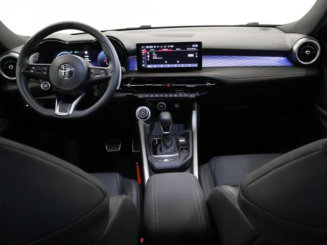Alfa Romeo Tonale 1.5T Hybrid Veloce | Digitaal Dashboard | Lederen Interieur | Navigatie | 360 Camera | DAB | Adaptieve CruiseControl | Auto Pilot |