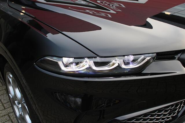 Alfa Romeo Tonale 1.3T PHEV 280PK VELOCE Q4 | PANORAMISCH SCHUIF / KANTELDAK | LEDEREN BEKLEDING | VOORSTOELEN / STUUR VERWARMD | VOORSTOELEN GEVENTILEERD | VOORSTOELEN ELEKTRISCH VERSTELBAAR | DRAADLOOS APPLE CARPLAY / ANDROID AUTO | 360° CAMERA | AUTOMATISCH DIMMENDE BUI
