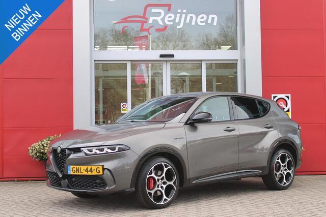 Alfa Romeo Tonale 1.5T Hybrid 160PK VELOCE | PREMIUM PACK: LEDEREN BEKLEDING/GEVENTILEERDE VOORSTOELEN/4-VOUDIG ELEKTRISCH VERSTELBARE LENDESTEUN VOORSTOELEN/HOOGGLANS ZWARTE RAAMOMLIJSTING/AMBIENT LIGHTING | TECHNOLOGY PACK: PARKEERWAARSCHUWING VOOR EN ACHTER/360° CAMERA/