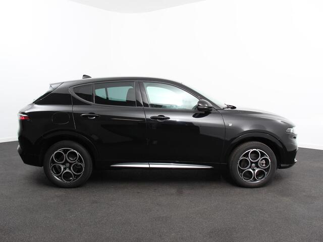 Alfa Romeo Tonale 1.3T PHEV Ti Automaat 280 PK Climate control Adaptieve cruise control Parkeersensoren achter Camera Sfeerverlichting Navigatie Apple Carplay/ Android Auto