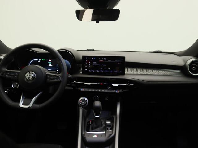 Alfa Romeo Tonale 1.5T Hybrid Super | Climate control | Apple Carplay/Android Auto | 18" Lichtmetalen velgen