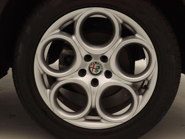 Alfa Romeo Tonale 1.5T Hybrid Super | Climate control | Apple Carplay/Android Auto | 18" Lichtmetalen velgen