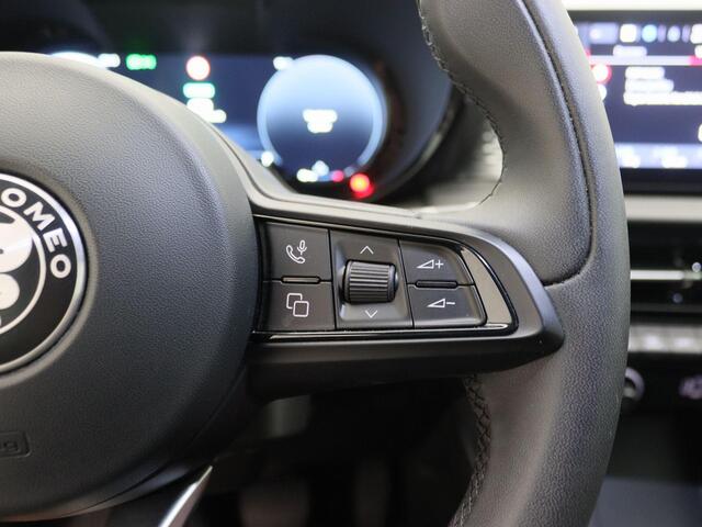 Alfa Romeo Tonale 1.5T Hybrid Super | Climate control | Apple Carplay/Android Auto | 18" Lichtmetalen velgen
