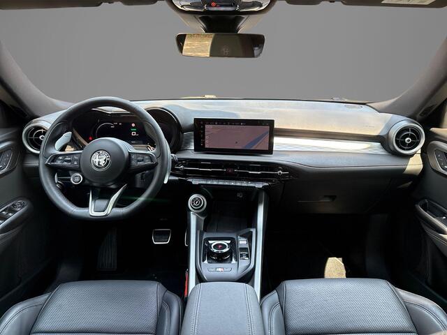 Alfa Romeo Tonale 1.5T Hybrid Veloce 160pk | Lederen Bekleding | Navigatie | Camera 360 | parkeersensoren voor + achter | Stoel + Sturverwarming | LMV 19" |