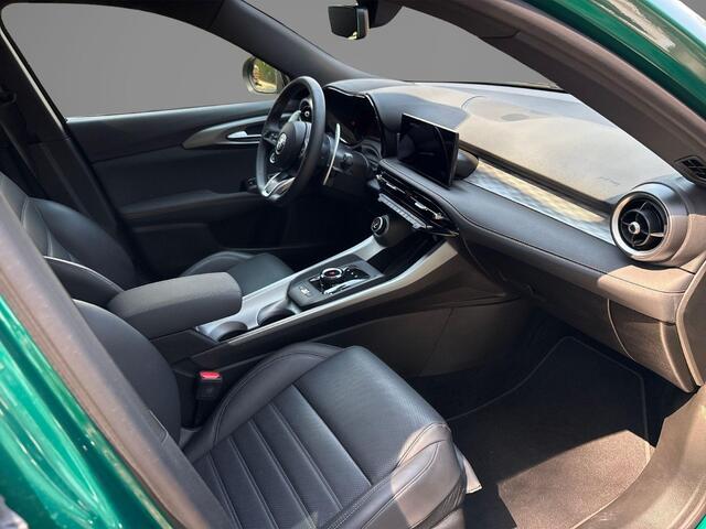 Alfa Romeo Tonale 1.5T Hybrid Veloce 160pk | Lederen Bekleding | Navigatie | Camera 360 | parkeersensoren voor + achter | Stoel + Sturverwarming | LMV 19" |