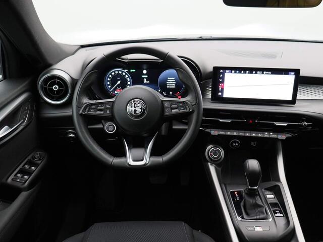 Alfa Romeo Tonale 1.5T Hybrid Sprint | Navigatie | Climate Controle | LMV 18" | Parkeersensoren | LED | Apple Carplay/Android Auto |