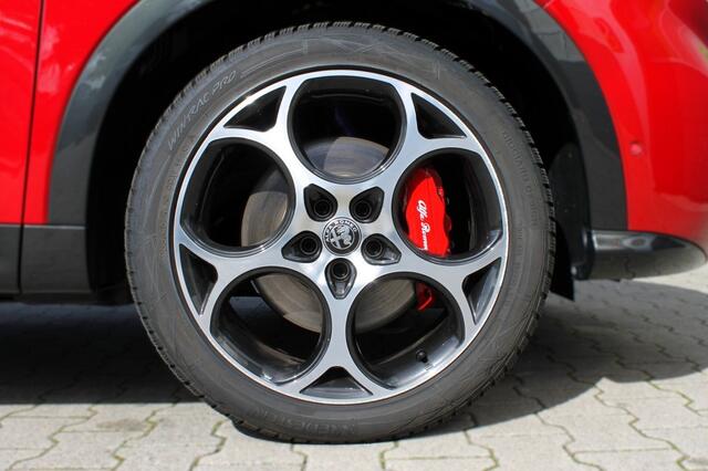 Alfa Romeo Tonale 1.5T HYBRID VELOCE / 360 Camera / Alcantara / 19 Inch
