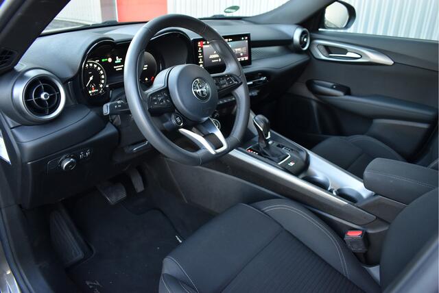 Alfa Romeo Tonale 1.5T Hybrid Super Cruise control, Carplay