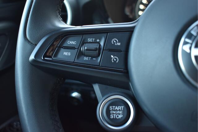 Alfa Romeo Tonale 1.5T Hybrid Super Cruise control, Carplay