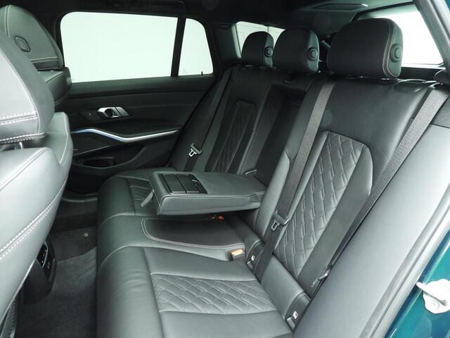 Alpina Bmw alpina D3S Touring XDrive | LED | Leder | HUD | Panoramadak | Sportstoelen | Trekhaak | Active Cruise | DAB | Harman-kardon sound | Alu 20 inch