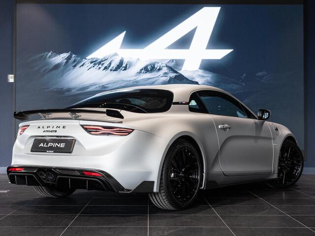 Alpine A110 1.8 Turbo GTS | 300PK | GTS-AERO KIT | TITANIUM AKRAPOVIC UITLAAT | ZWARTE COMFORT STOELEN | 18" GT-RACE HOOGGLANS | BREMBO GOUDEN REMKLAUWEN |