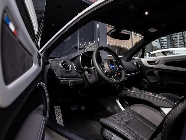 Alpine A110 1.8 Turbo GTS | 300PK | GTS-AERO KIT | TITANIUM AKRAPOVIC UITLAAT | ZWARTE COMFORT STOELEN | 18" GT-RACE HOOGGLANS | BREMBO GOUDEN REMKLAUWEN |