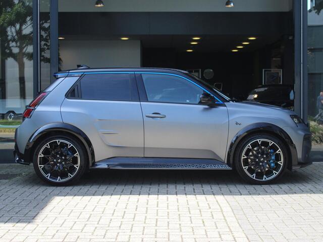 Alpine A290 GTS Premiere Edition 'La Grise' 52 kWh / 1 OF 1.955 / FULL OPTION / DEVIALET / BREMBO / PACK DRIVING / PACK SAFETY / LEDER / STOELV. / STUURV. / ADAPT. CRUISE / 19'' MICHELIN PILOT SPORT S5