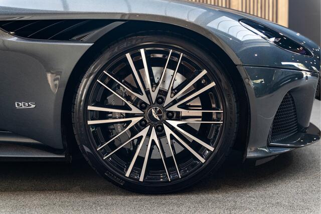 Aston Martin DBS 5.2 V12 Superleggera Carbon