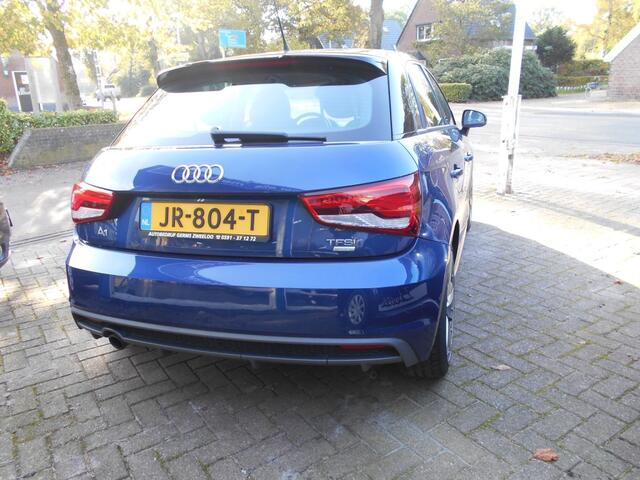 Audi A1 1.0TFSi Sportback S-Line Adrenaline Zwart dak !!!