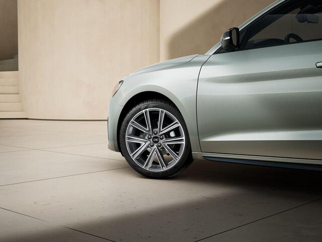 Audi A1 Sportback 25 TFSI Advanced edition · Cruise control · Afgevlakt sportstuur · Parkeerhulp plus