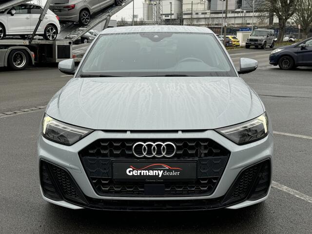 Audi A1 Sportback 40TFSI 200pk S-Line B&O Keyless M-Led Sfeerverlichting 18-Inch Pfeilgrau
