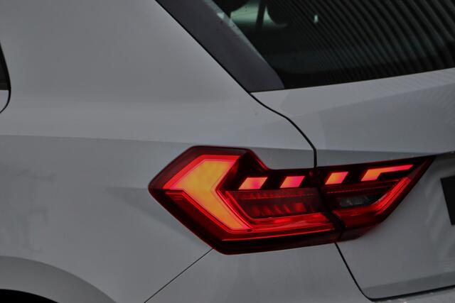 Audi A1 Sportback Advanced edition 25 TFSI 70 kW / 95 pk Sportback 5 versn. Hand | Audi Virtual cockpit | Cruise control | LED achterlichten | Optiekpakket zwart | Parkeersensoren achter | 17'' LMV | Apple Carplay/Android Auto | Sportstuur plus